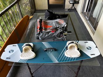 Cabrinha Spectre Kiteboard with Bindings and Bag