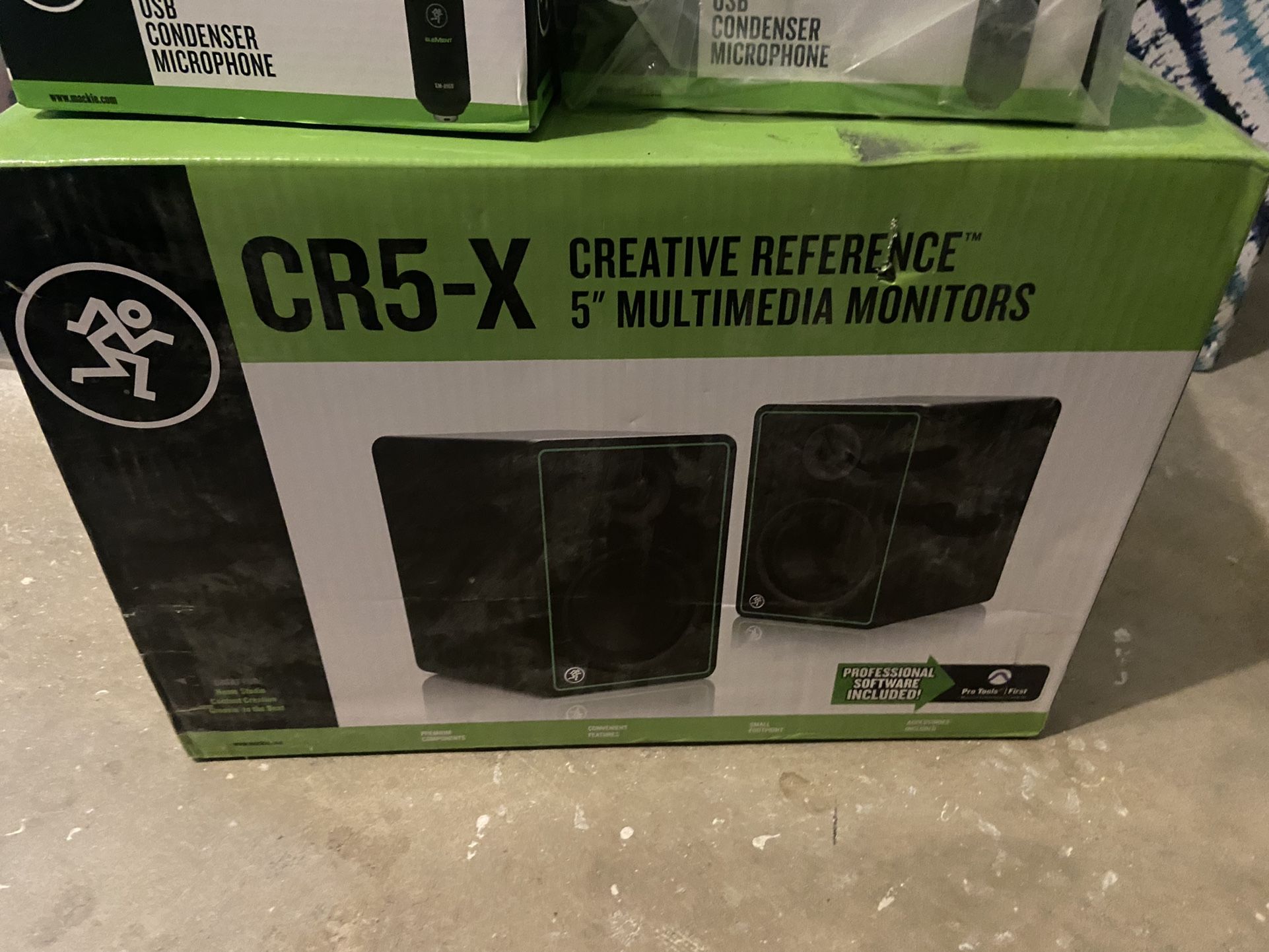 Multimedia Monitor 