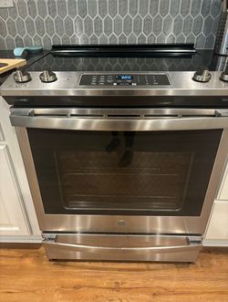GE Stove- Like New