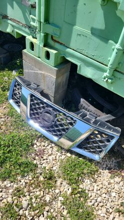 Grill  Nissan Frontier  2008-2017