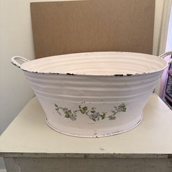Large vintage basin/ storage