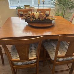 Dining Table and 6 Chairs Beautiful 