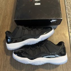 Jordan 11 low Space Jam