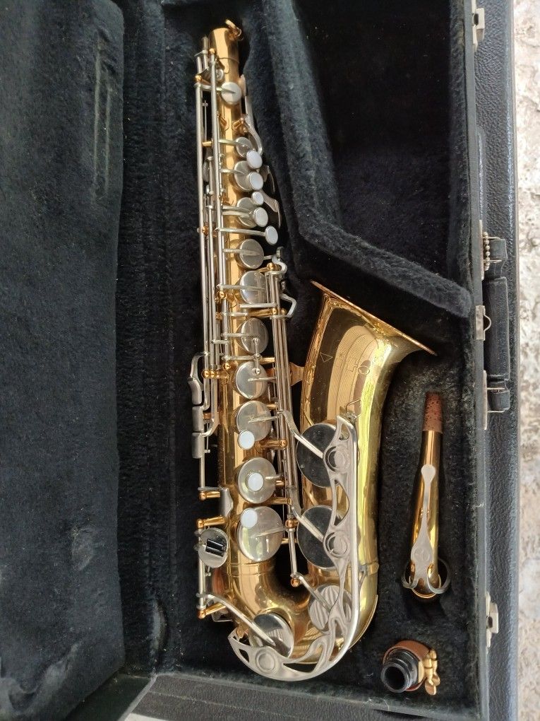 Vito Alto Saxophone In Excellent Condition