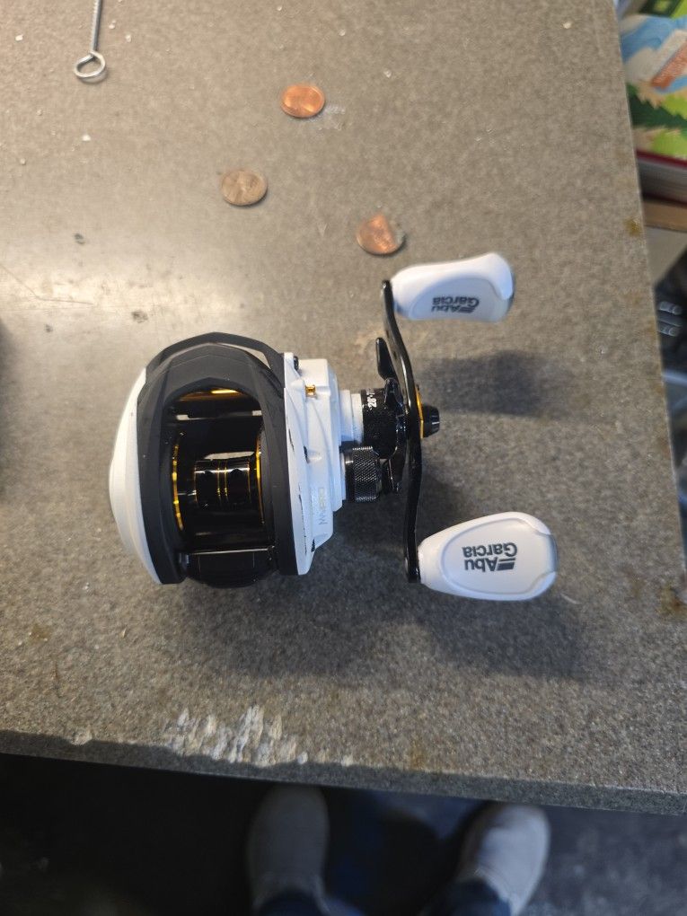Abu Garcia Bait Caster 40 Dollars