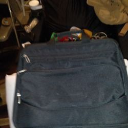 Very Nice Brefcase Heavy Duty Meny Compartments Like New 