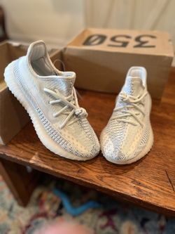 Yeezy 350 Cloud Brand New