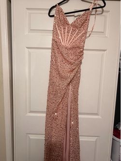 Hermosos vestidos  s pero estiran mucho le queda a una chica M