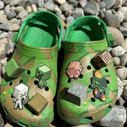 CROCS Kids Minecraft Slip Ons Green J3  Size 3 Kids Shoes Gently Used