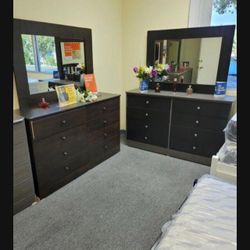 Dresser With Mirror /Comoda Con Espejo