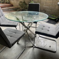 Round glass Table Chrome And 4 Chairs 