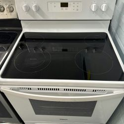 Whirl pool 30in width Elec tric Stove FIRST COME