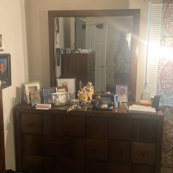 Dresser With Mirror
