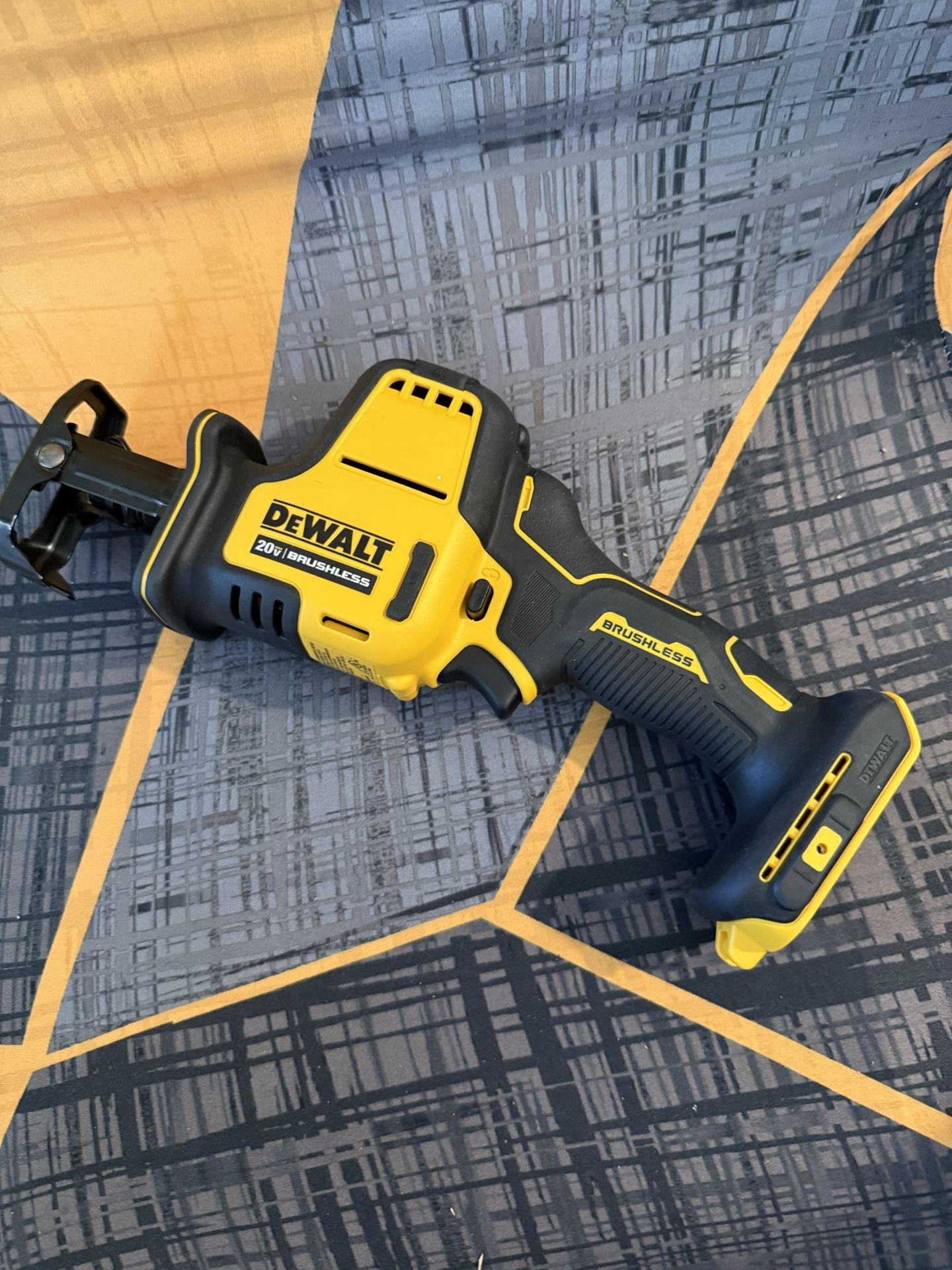 DeWALT 20v Brushless Compact Reciprocating Saw
