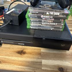 Xbox one 8 games an 1 controller 