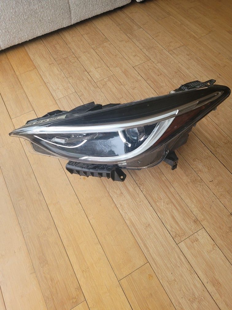 2017-2019 Infinty Qx 30 Left Drivers Side Headlight Oem
