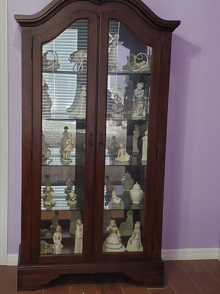 Beautiful Curio Cabinet 