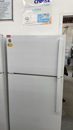 GE Refrigerator top and bottom with ice maker