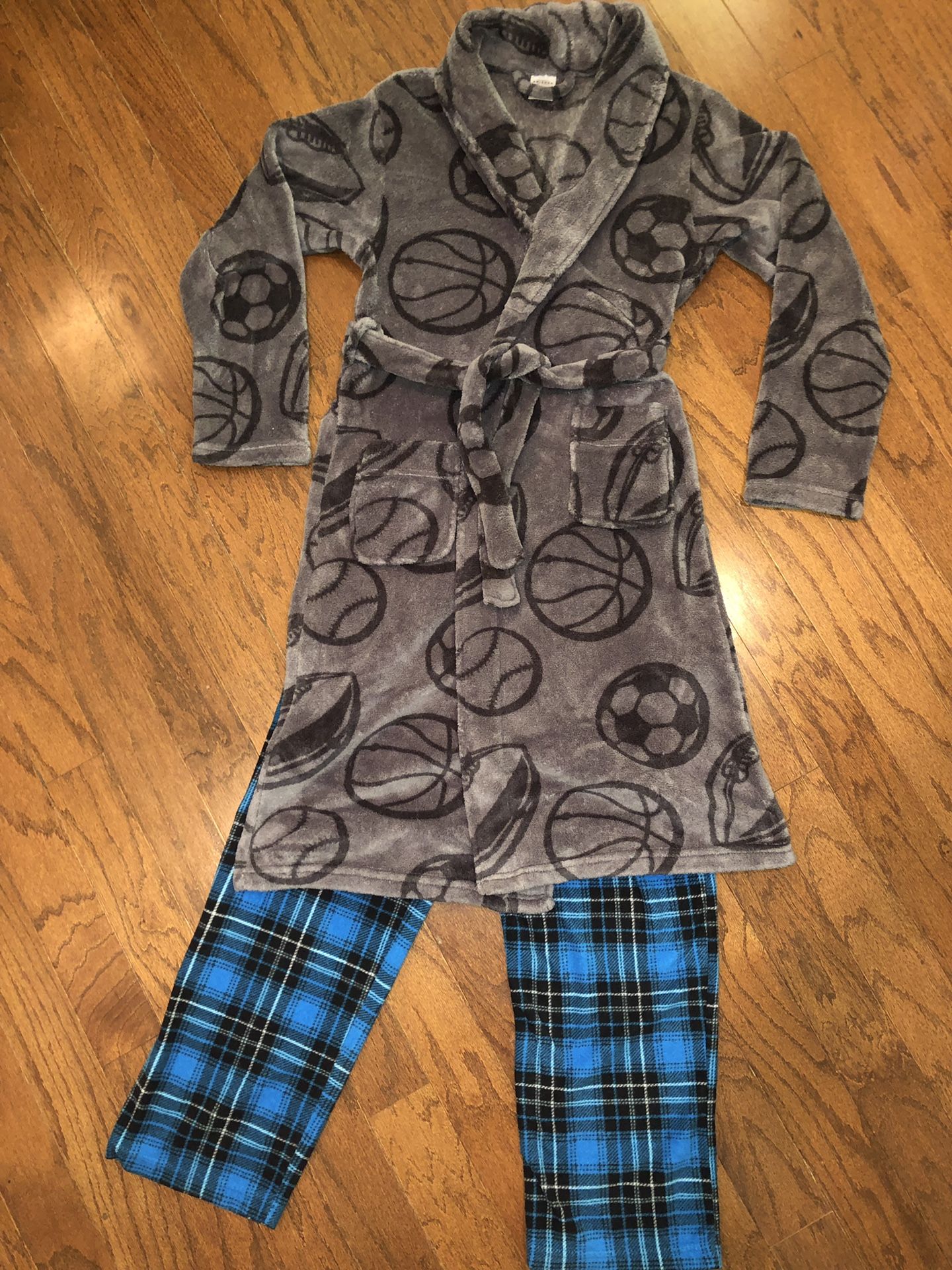 Boys sz L/XL Robe & Pajama Pants