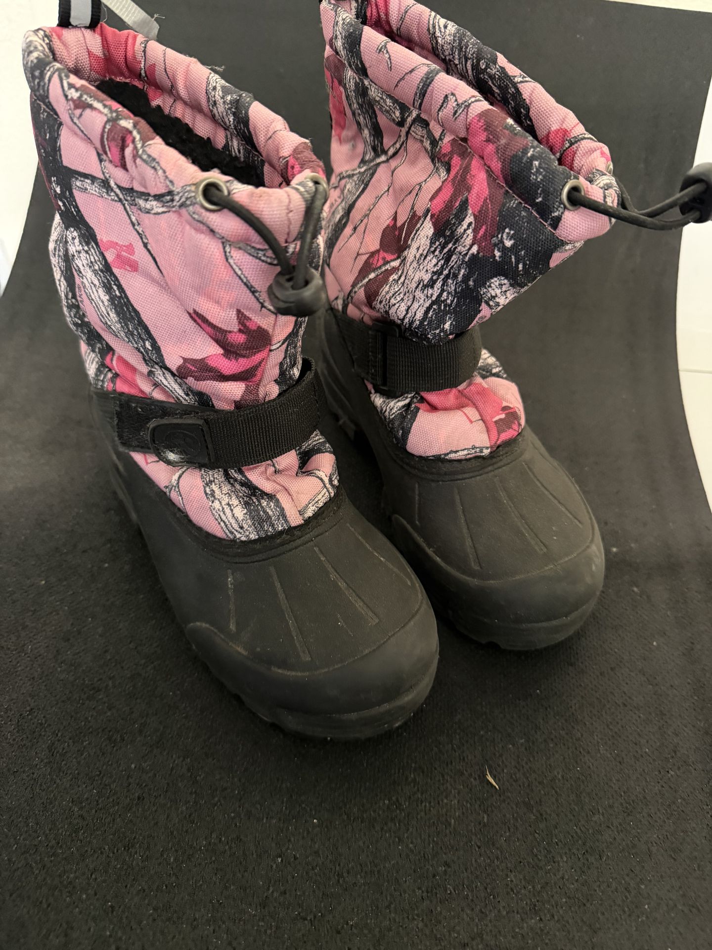 Snow boots