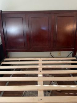 Wood Queen Size Bed Frame With 2 Drawers