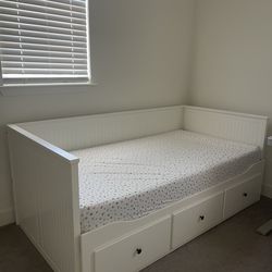 IKEA HEMNES DAYBED FRAME WITH 3 DRAWERS