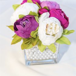 Elegant Floral Arrangements in Pearl-Filled Vases