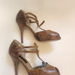 Steve Madden Brown Leather T-Strap Heels -New - Size 7.5 