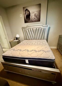 Queen bedroom set