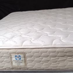 Full Size Mattress (Colchón Full Size)