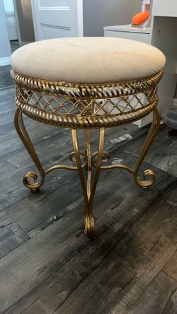 Vanity chair