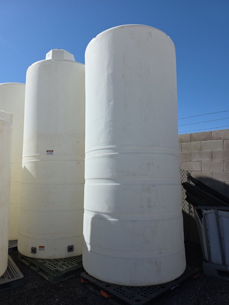2000 Gallon Norwesco Water Tank - Used