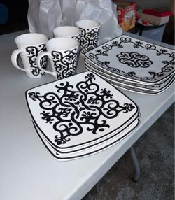 Roscher Tuzani Collection Black and White Scroll Dinnerware Set w/ cups included