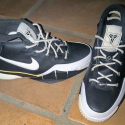 Vintage Nike Kobe 1 Like New