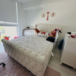 Queen Size Bed With Mattress 