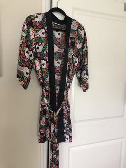 Short women,s robe