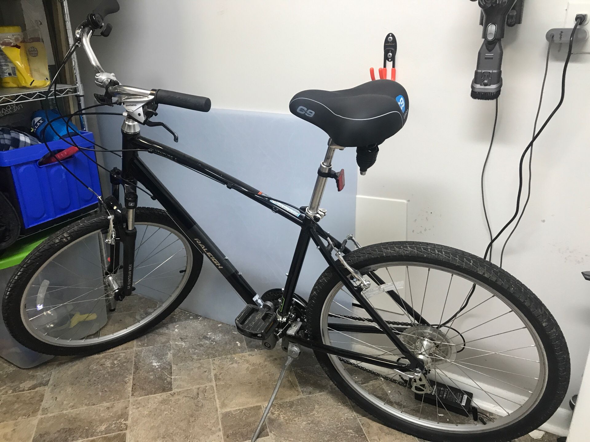 MINT Raleigh bicycle Comfort Sport Hybrid / Mountain / Road bike