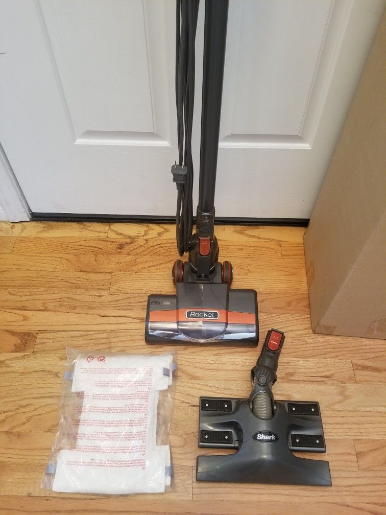 NEW cond SHARK ROCKET VACUUM WITH C AMAZING POWER SUCTION , WORKS EXCELLENT , IN THE BOX