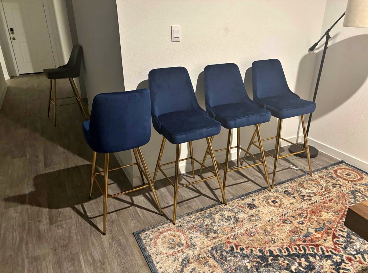  Bar Chairs with Golden Metal Legs Set of 4, Modern 30 Inch Bar Stool Comfy Upholstered Barstools for Kitchen Island, Bar, Dining Room (blue).