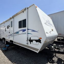 2003 Nomad Skyline! 1 Slide, 2 Rooms! 