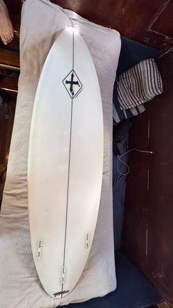 Xanadu Surfboard 6.6 32.5 litres with accessories