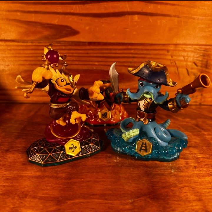 Skylander Swap Force Hoot Loop Swapable Figure And Wash Buckler Swapable Figure