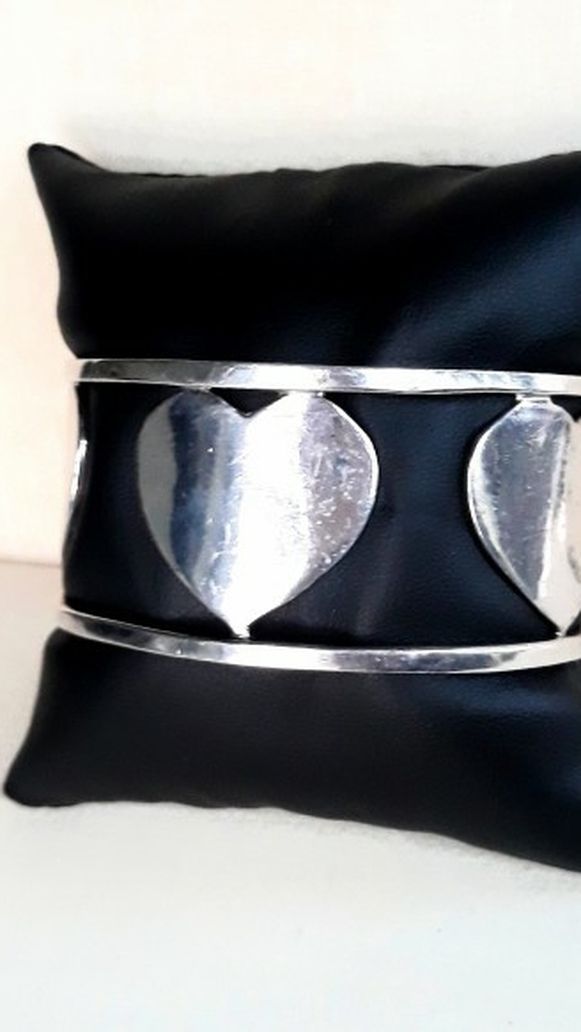 Authentic Retired TIFFANY & CO. Heart Cuff Bracelet 2003 Collection