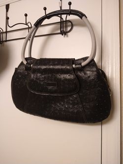 BLACK PURSE WITH SILVER ACCENTS