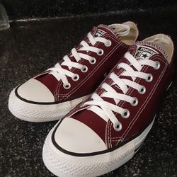 Converse womens 8.5 Like new 