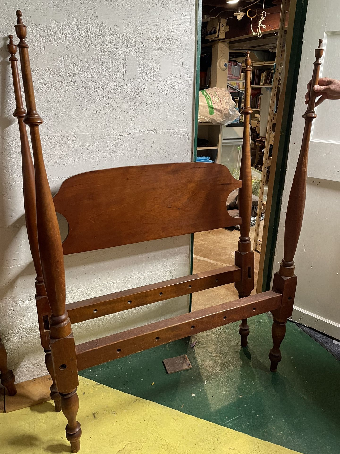 Spindle Frame For Twin Beds