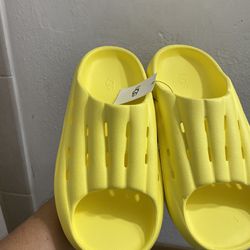 Ugg Foam-O Slide, Yellow, Women's Authentic, size 10