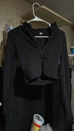 Black Cropped Small  Athletic Pullover / Long Sleeve Workout Top