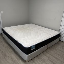 King size bed. Mattress & box springs. NO smoke. NO pets. CAN DELIVER!