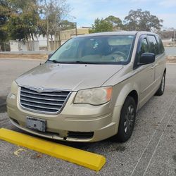 2010 Chrysler Town & Country